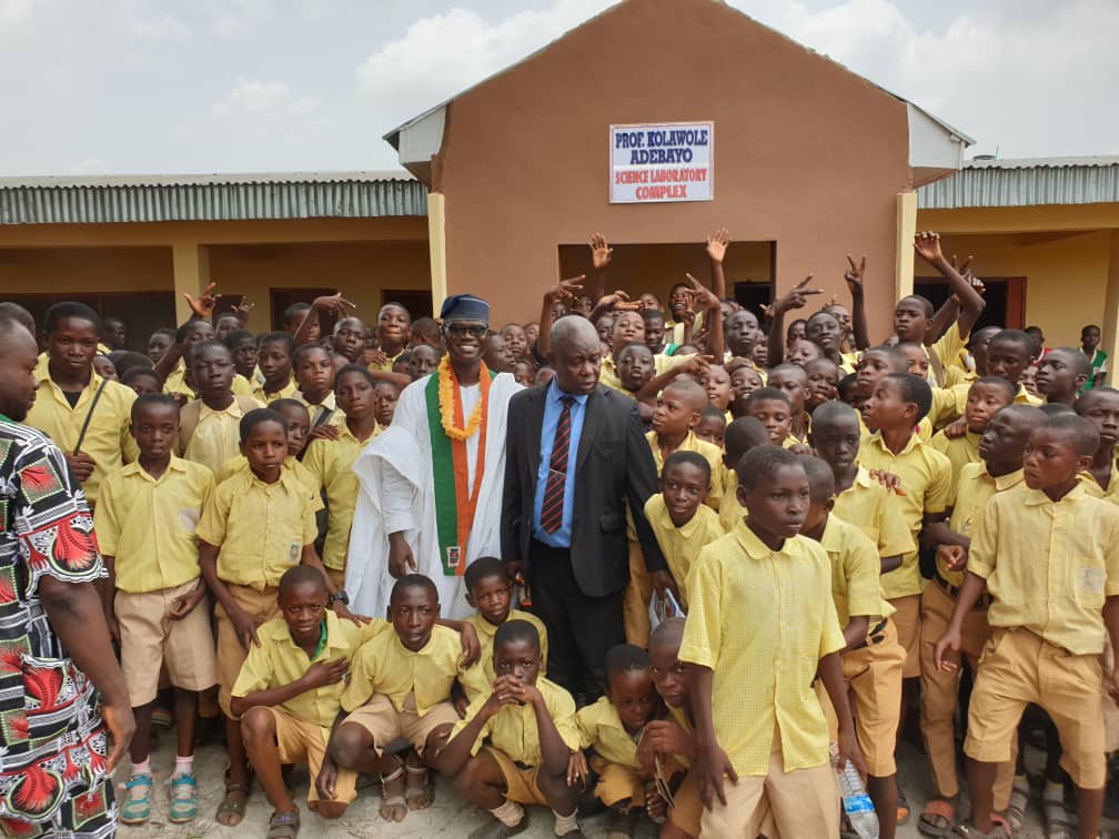 Prof Adebayo and the School Principal Mr Kunle Eniade in the midst of the Oke-Ibadan Students
