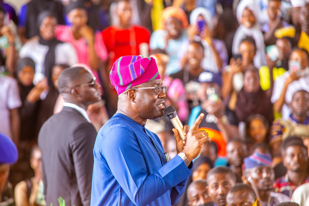 Oyo State Governor Reduces LAUTECH School Fees • NGScholars