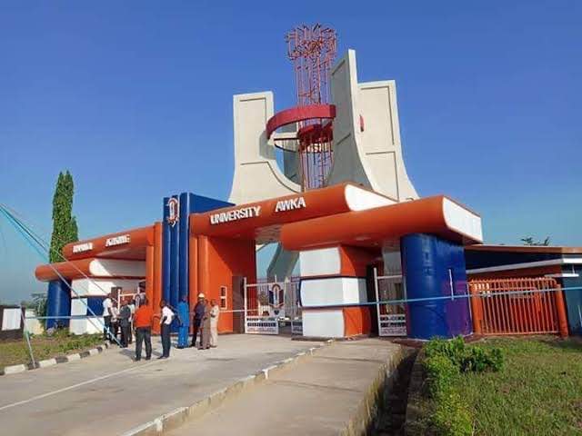 UNIZIK Bans Final Year Signing Off
